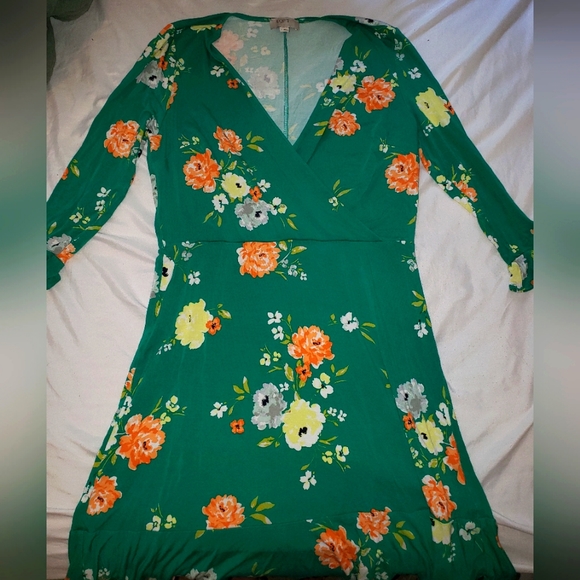 LOFT Dresses & Skirts - Loft Green Floral Dress